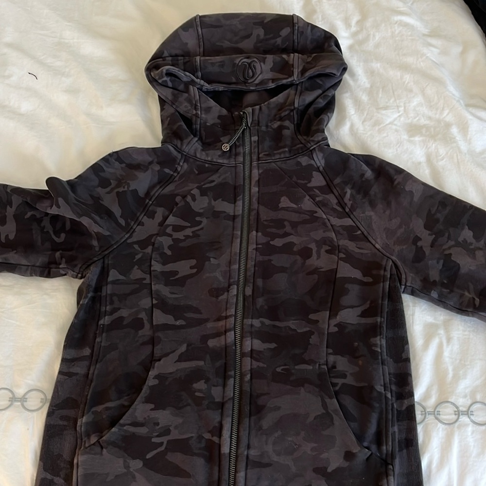 Lululemon Scuba Hoodie LightCottonFleece
Incognito Camo Multi Grey size 8